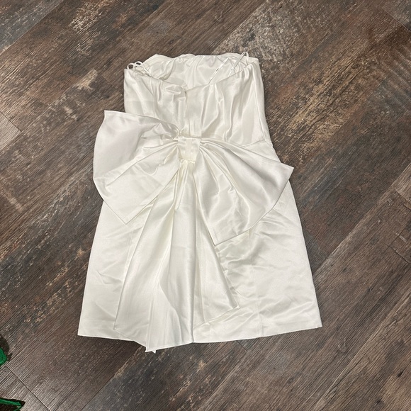 Lulus Dresses & Skirts - Lulu's Strapless Dress